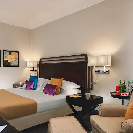 Crowne Plaza St. Peter's By Ihg מלון