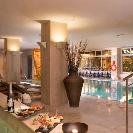 מלון Crowne Plaza St. Peter's By Ihg 4*