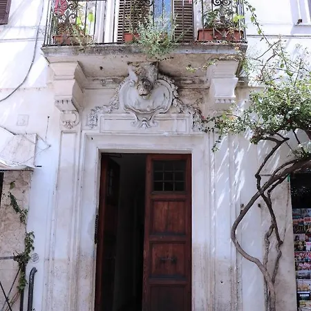 Authentic Monti 5 Mins From Colosseum