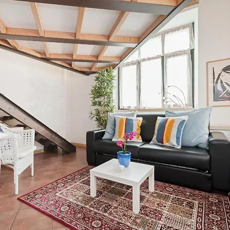 Inviting 3-bed In 4mins To Colosseo *