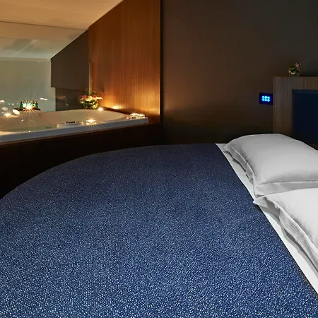The Building Hotel 4*