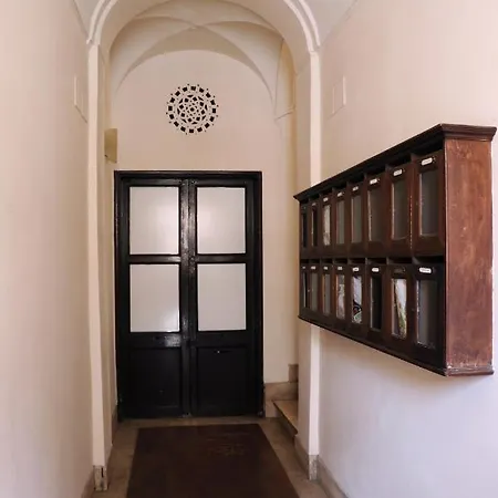 Authentic Monti 5 Mins From Colosseum Apartment *