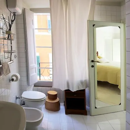 Authentic Monti 5 Mins From Colosseum Rome