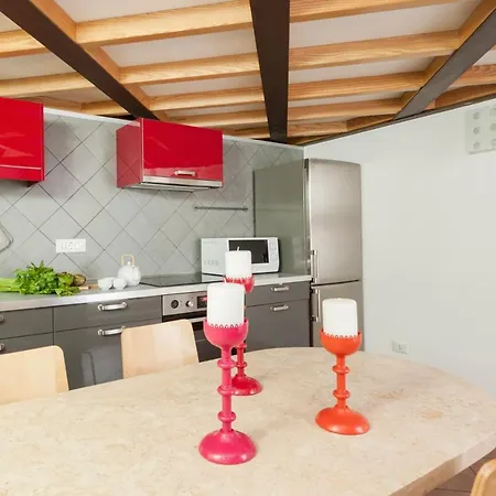 Inviting 3-bed In 4mins To Colosseo Apartment