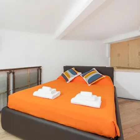Inviting 3-bed In 4mins To Colosseo Apartment *