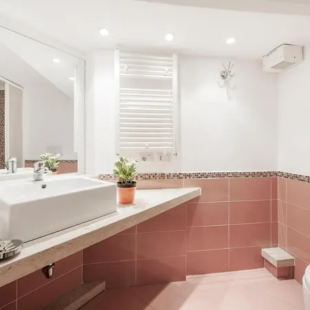 Apartment Inviting 3-bed In 4mins To Colosseo