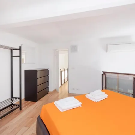 Inviting 3-bed In 4mins To Colosseo *