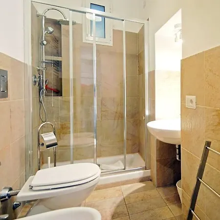 Near Colosseum By Varental 2br + 1sb