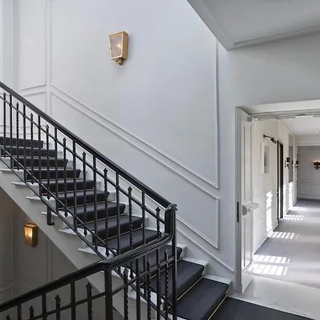 J.k. Place - The Leading Of The World 5*