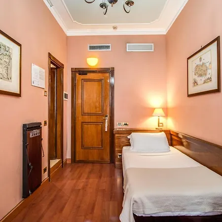 Della Torre Argentina 3* Рим