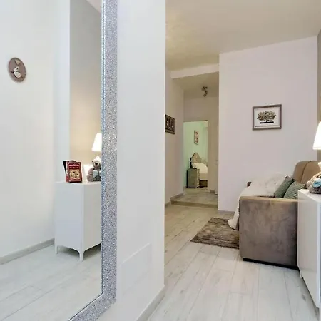 Vaticano Terrace: Brand New 2 Bedrooms 2 Bathrooms Rome