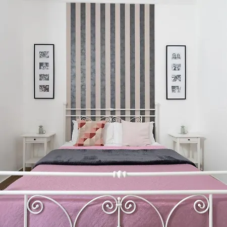 Zaira Bed & Breakfast *