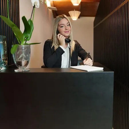 Hotel The Place 217 Rom