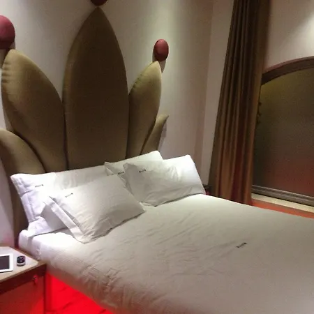 Irooms Forum & Colosseum