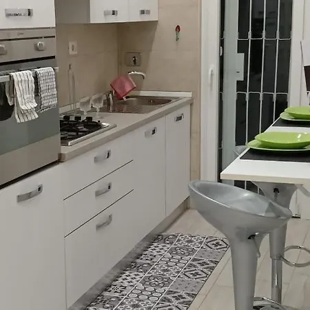 Handy&rivieni2 Apartment *