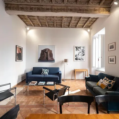 Artsy And Elegant Near Pantheon Rome