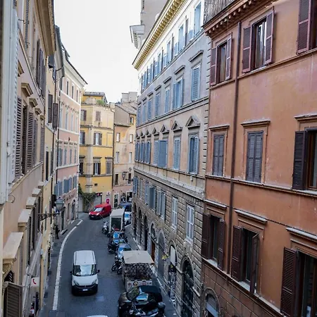 Artsy And Elegant Near Pantheon Apartment Rome