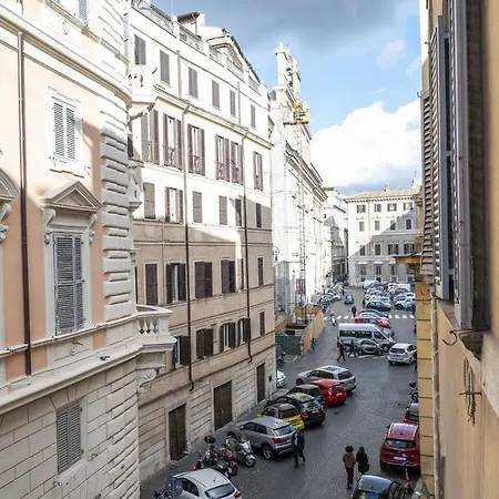 Artsy And Elegant Near Pantheon Rome
