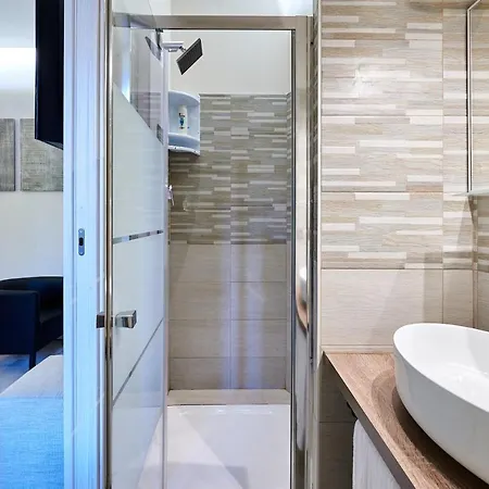 230 Luxury * Roma