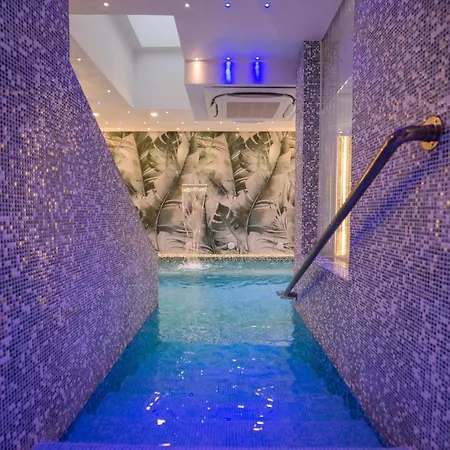 Center 3 Hotel 3*