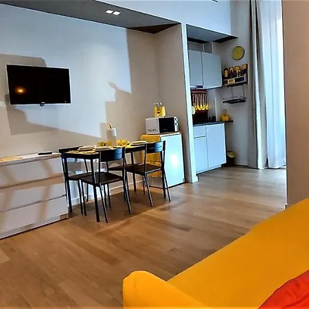 Tribvni Plebis Apartment *