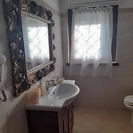 La Casa Di Tizio, Caio E Sempronio *
