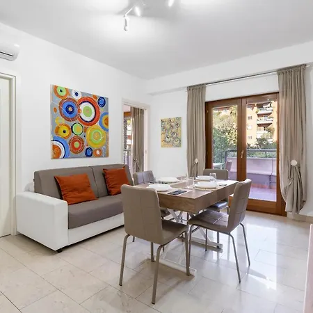 Budapest Design E Piscina Apartment *
