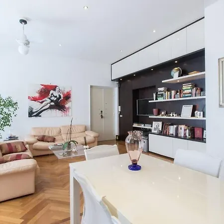 Vatican Ideal For Family/couple, A/c, Jacuzzi *