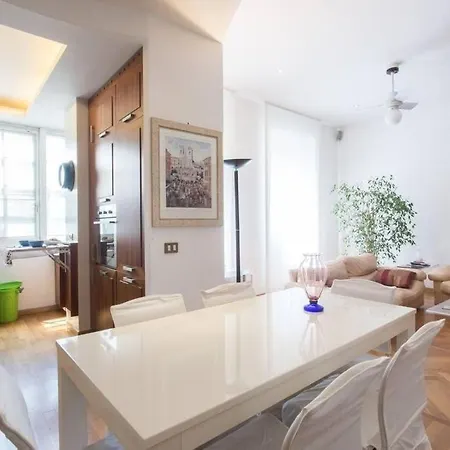 Apartment Vatican Ideal For Family/couple, A/c, Jacuzzi