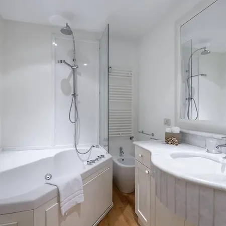 Vatican Ideal For Family/couple, A/c, Jacuzzi *