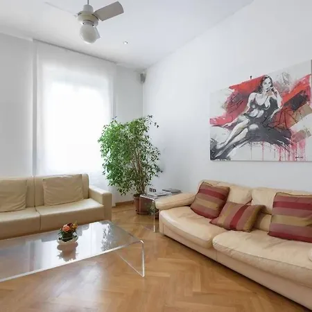Vatican Ideal For Family/couple, A/c, Jacuzzi Apartment