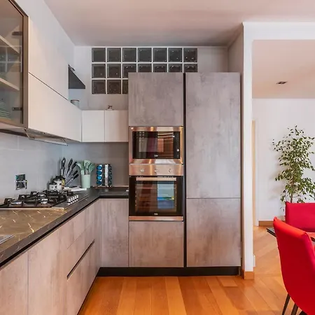 Bright Flat Near Vatican Apartment