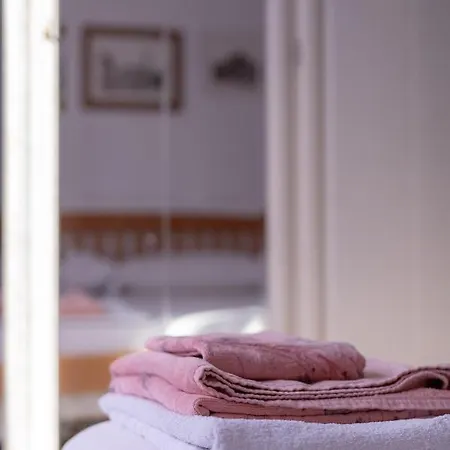 Peaceful Family Apartment, Near Metro Appartamento Roma