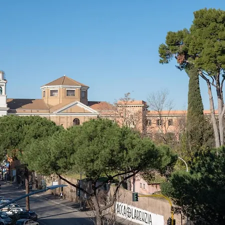 Peaceful Family Apartment, Near Metro Appartamento Roma