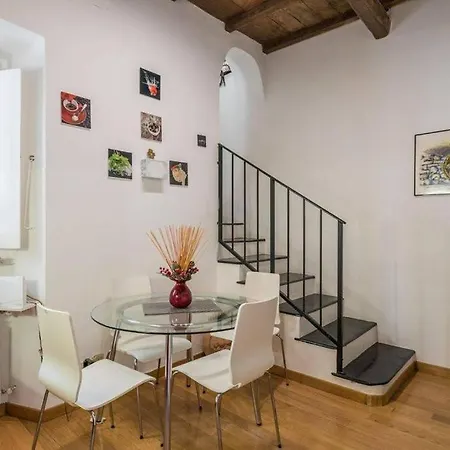 - Campo De' Fiori Apartment