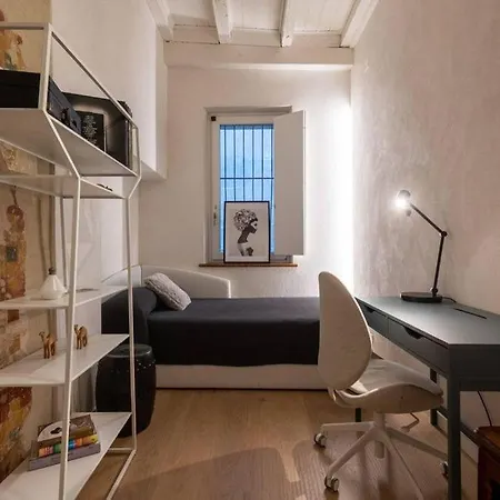 - Campo De' Fiori Apartment