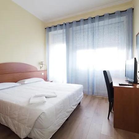 Laura Hotel 3*