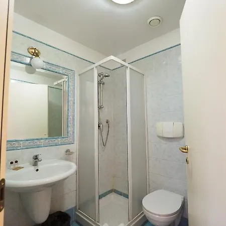 Laura Hotel 3*