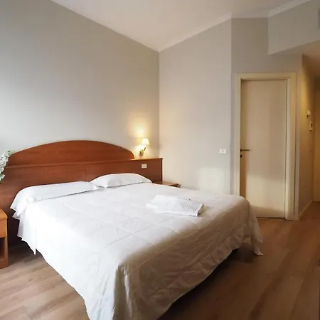 Laura Hotel 3*
