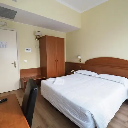 Laura Hotel