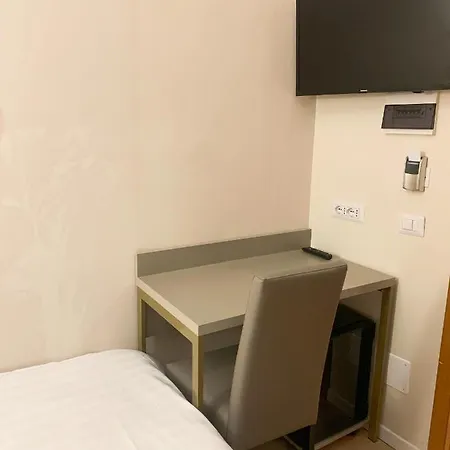 Otel Flower Garden 3*