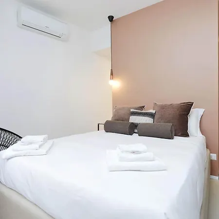 Ych-bright Penthouse Near Colosseum * Rome