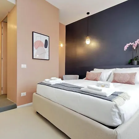 Ych-bright Penthouse Near Colosseum Apartment Rome