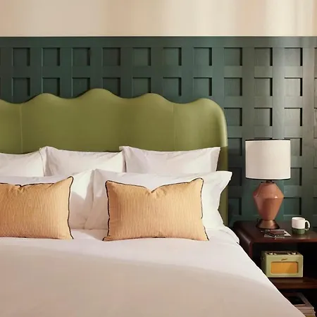 Hotel Beverly Hills 4*