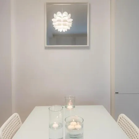 White Candle Apt, Close To San Pietro, Gemelli And Center Appartamento