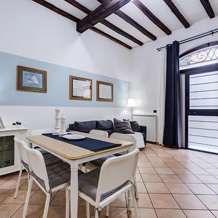 Apartament Coliseum *