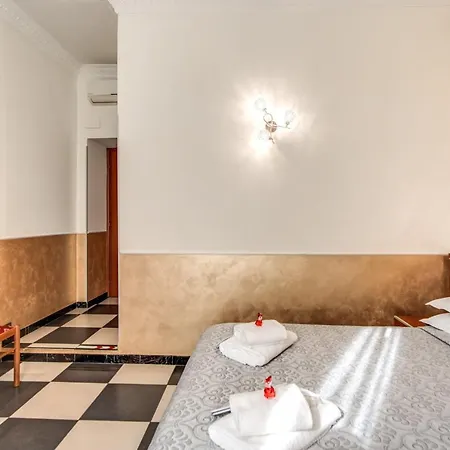 Centro Cavour 3* Rome
