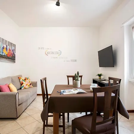 Stylish & Cozy - 5 Star Location- Balcony - View * Roma