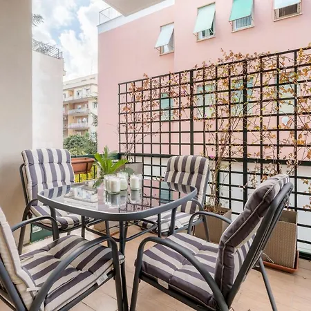 White Candle Apt, Close To San Pietro, Gemelli And Center Appartamento *