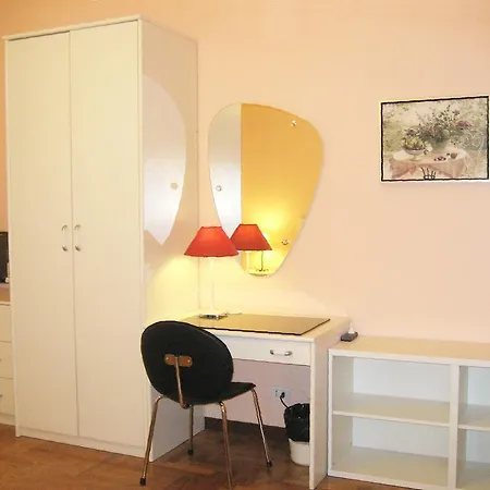 Bed & Breakfast Tibur Station Holiday 2*